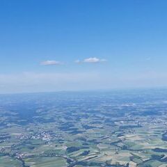 Flugwegposition um 15:49:36: Aufgenommen in der Nähe von Gemeinde Pötting, Pötting, Österreich in 1704 Meter